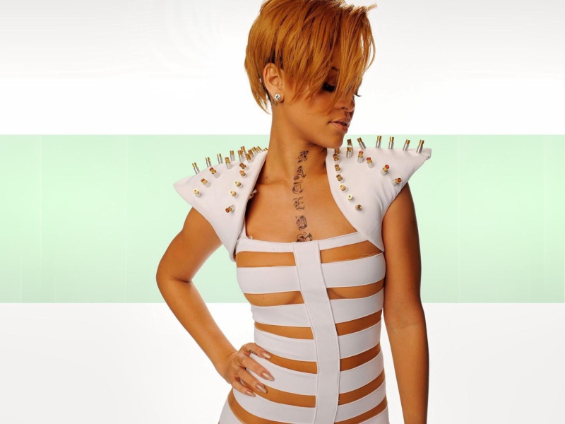 Hot Rihanna In White Top wallpaper 800x600