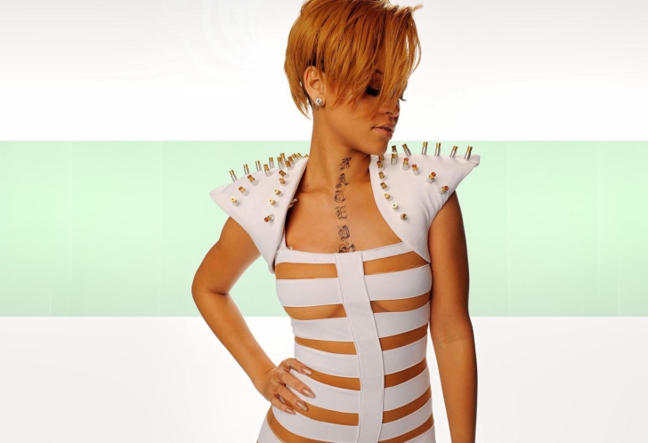 Hot Rihanna In White Top screenshot #1