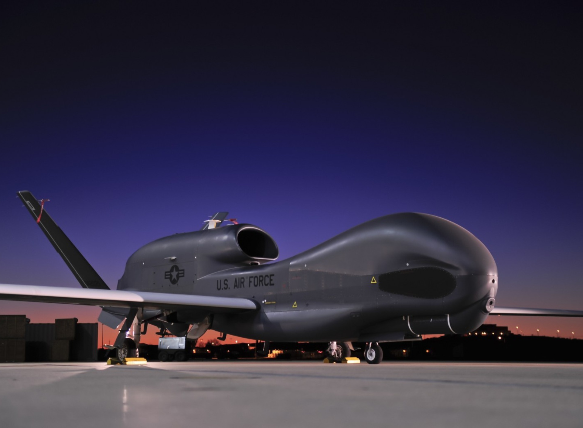 Screenshot №1 pro téma Northrop Grumman RQ 4 Global Hawk surveillance aircraft 1920x1408