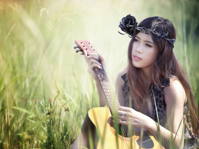 Sfondi Pretty Girl In Grass Playing Guitar 640x480