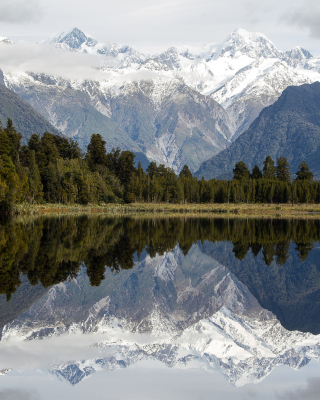 Lake Matheson on West Coast in New Zealand - Obrázkek zdarma pro iPhone 6