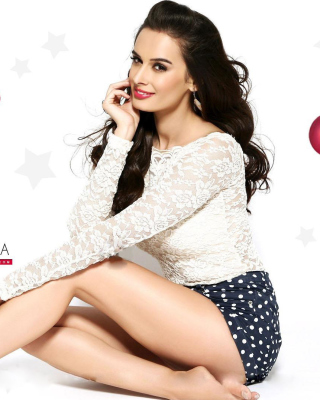 Evelyn Sharma Cute Photo - Obrázkek zdarma pro Nokia C7