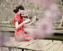 Pretty Asian Girl Violinist screenshot #1 220x176