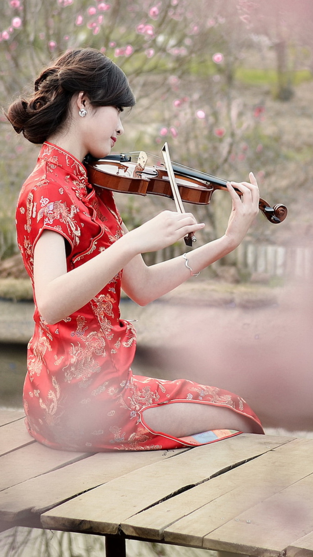 Fondo de pantalla Pretty Asian Girl Violinist 640x1136