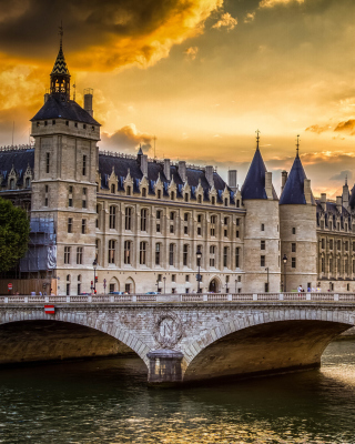 La conciergerie Paris Castle - Obrázkek zdarma pro 640x1136