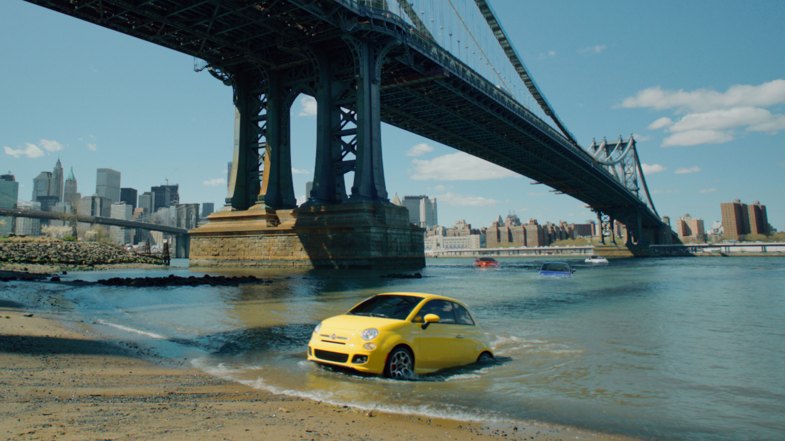 Das Yellow Fiat 500 Under Bridge In New York City Wallpaper 1600x900