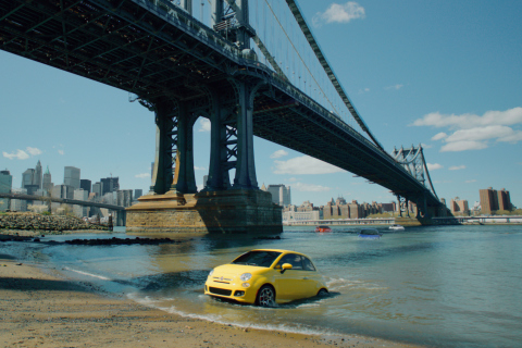 Fondo de pantalla Yellow Fiat 500 Under Bridge In New York City 480x320