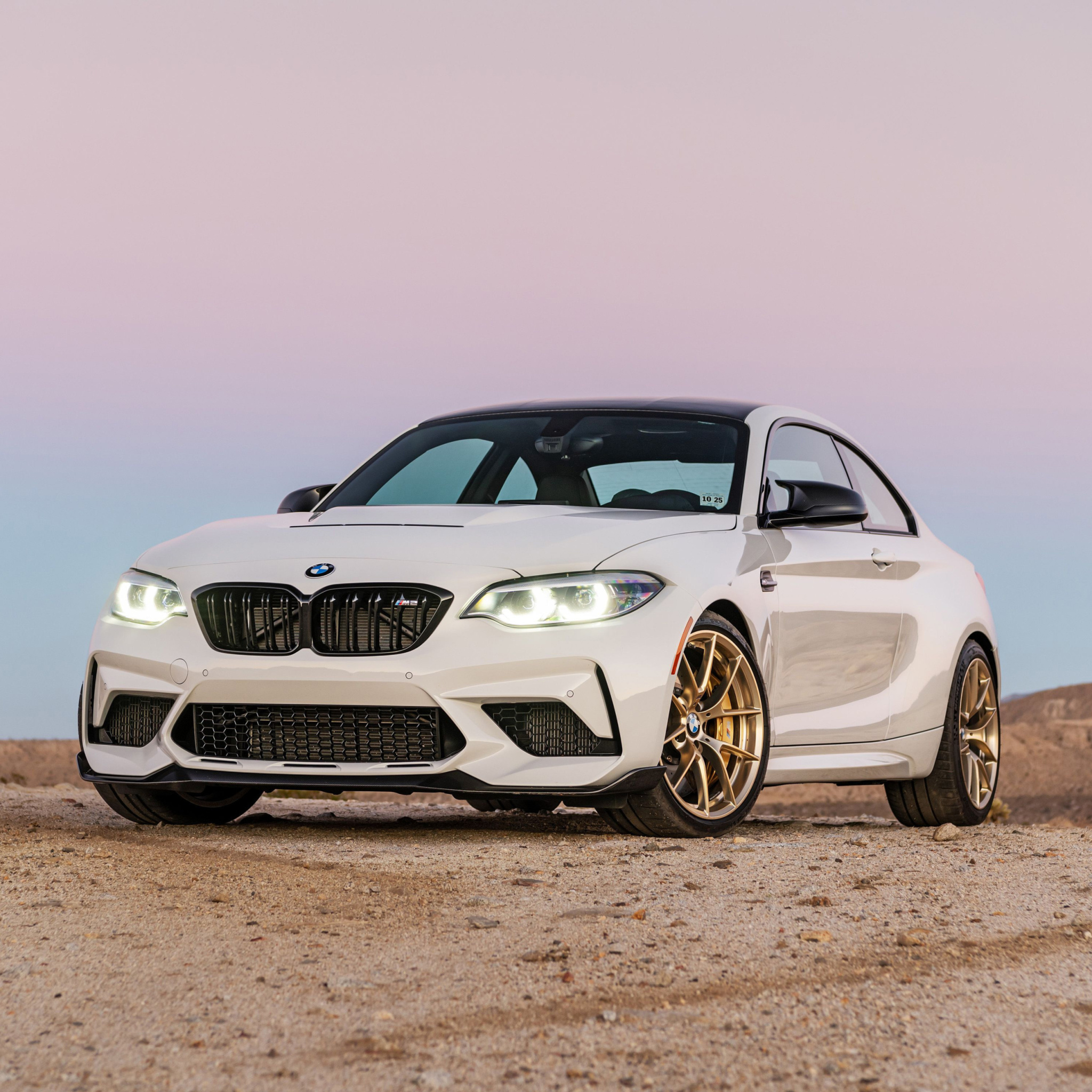 BMW M2 CS wallpaper 2048x2048