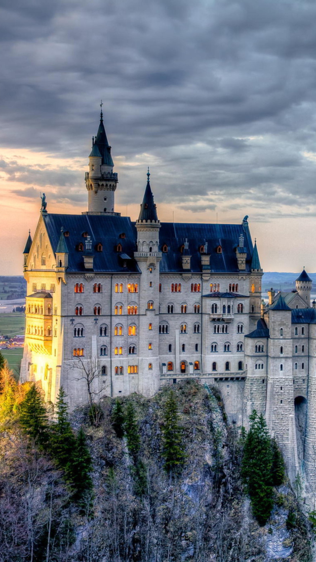 Screenshot №1 pro téma Neuschwanstein Castle, Bavaria, Germany 640x1136