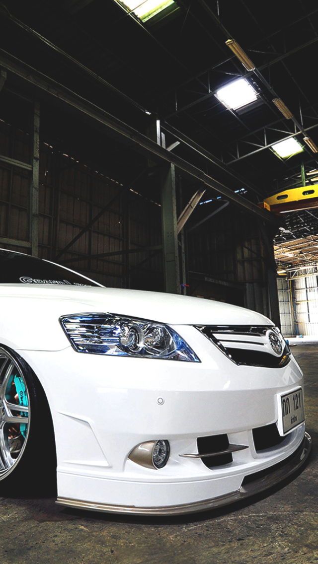 Toyota Camry XV50 Tuning wallpaper 640x1136