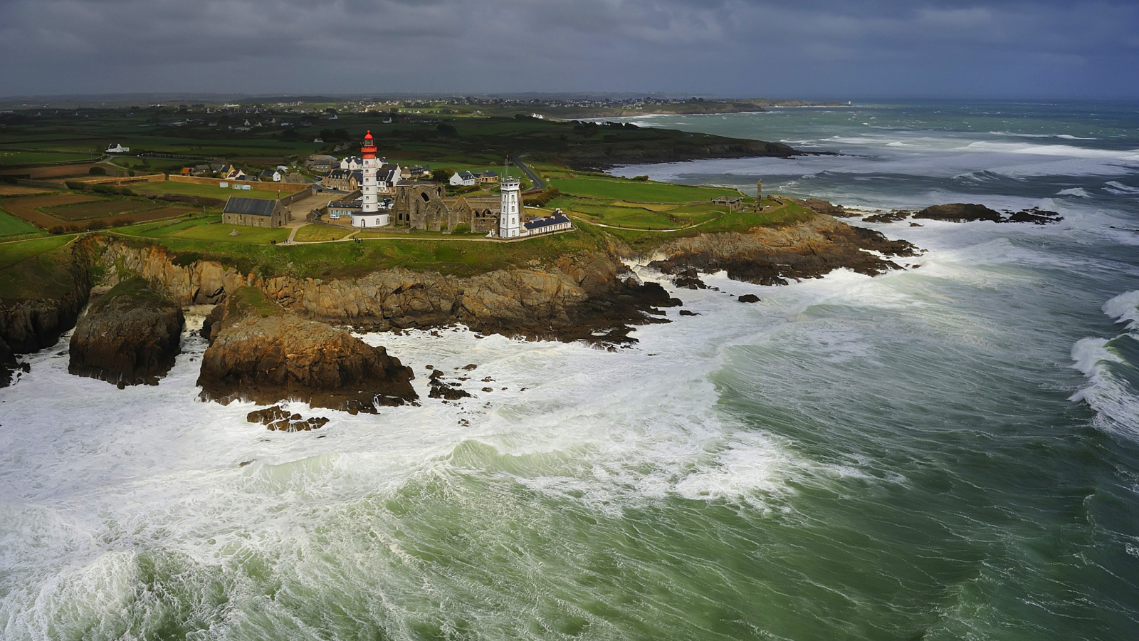 Fondo de pantalla Lighthouse on the North Sea 1600x900