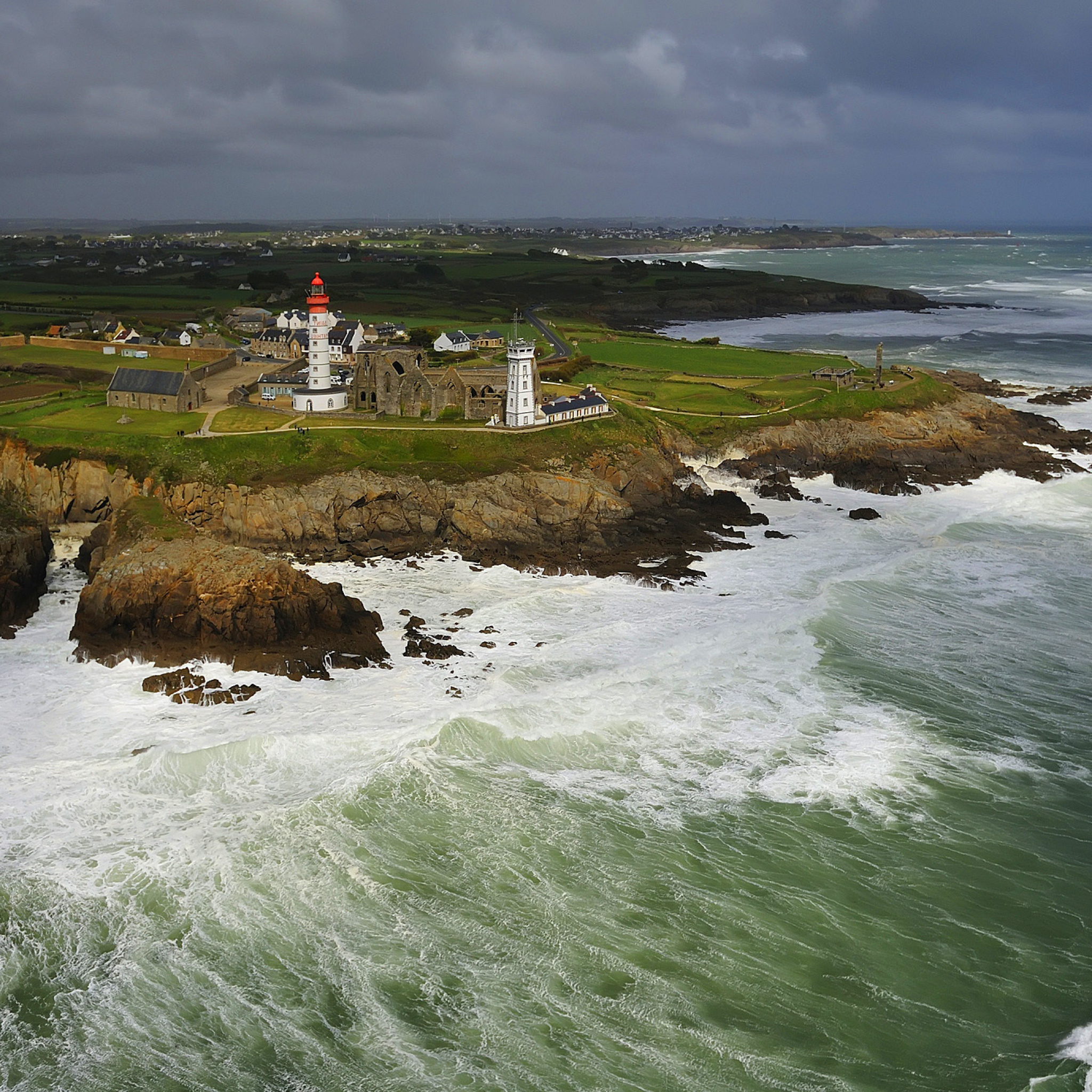 Fondo de pantalla Lighthouse on the North Sea 2048x2048