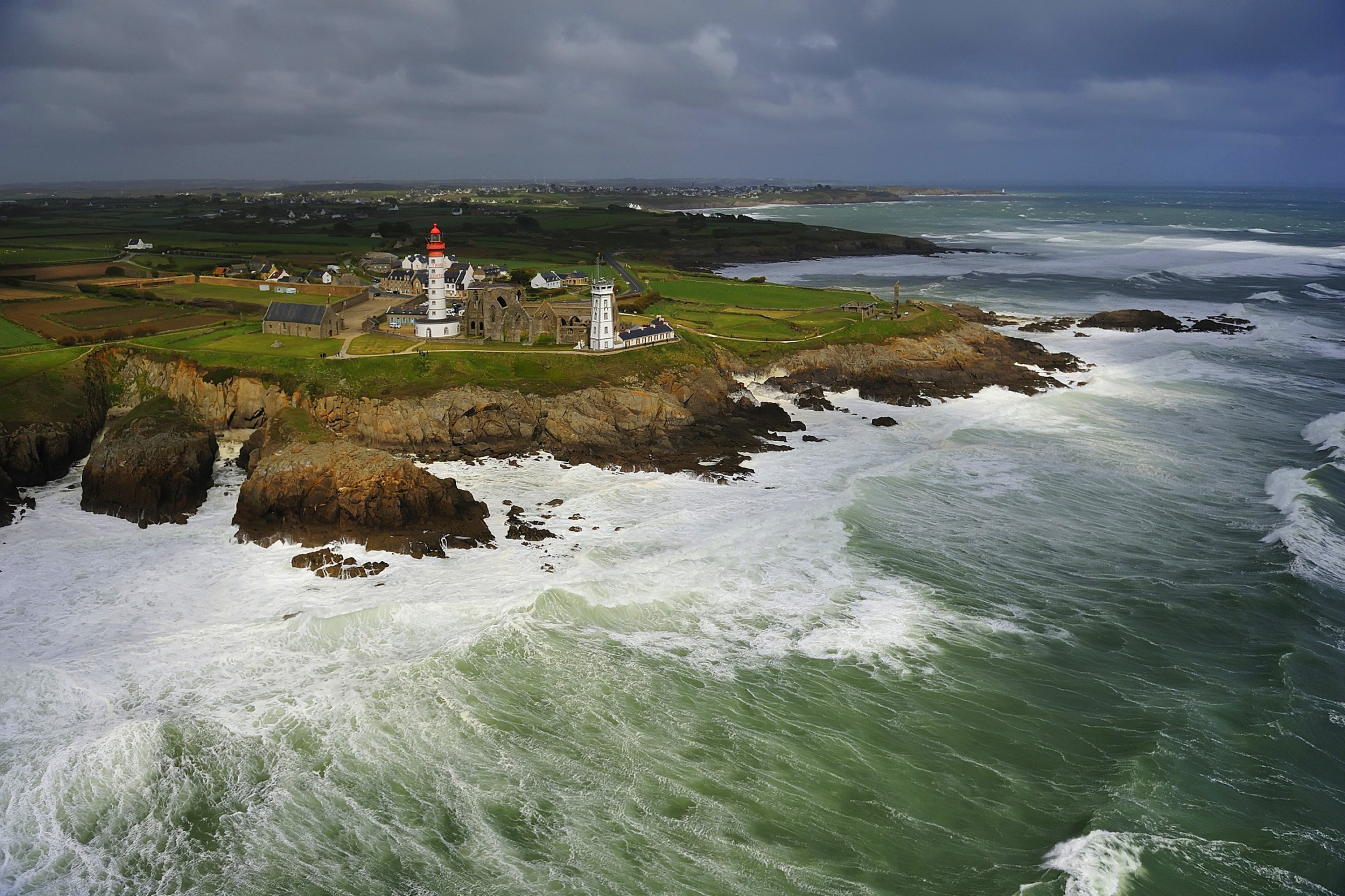 Fondo de pantalla Lighthouse on the North Sea 2880x1920