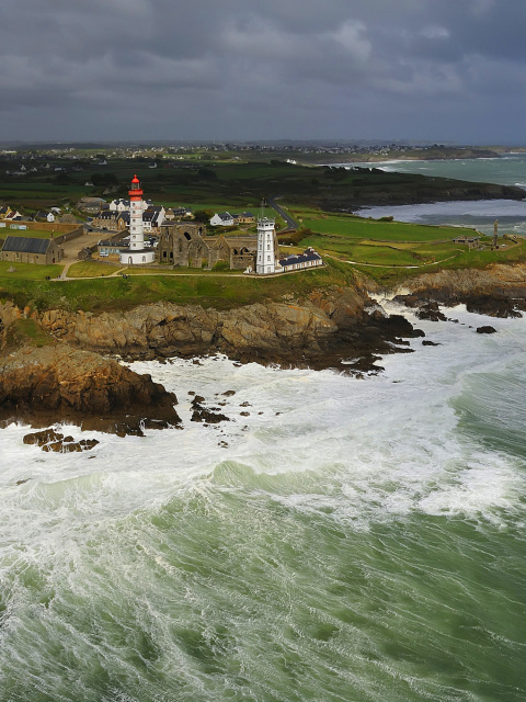 Fondo de pantalla Lighthouse on the North Sea 480x640