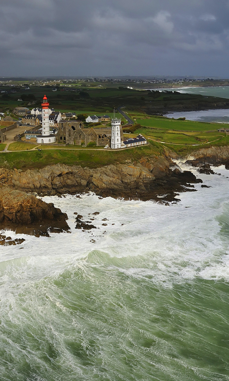 Lighthouse on the North Sea wallpaper 768x1280