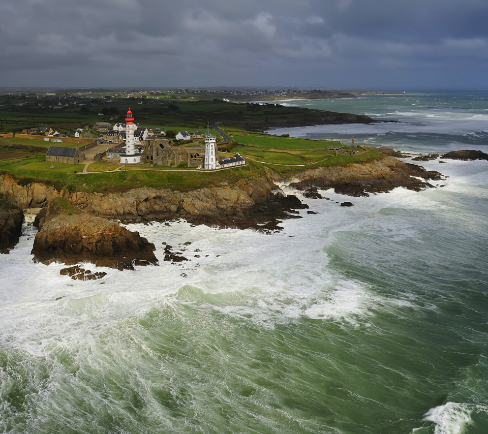 Lighthouse on the North Sea wallpaper 960x854