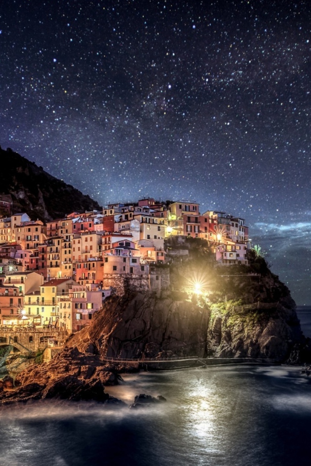 Sfondi Night Italy Coast 640x960