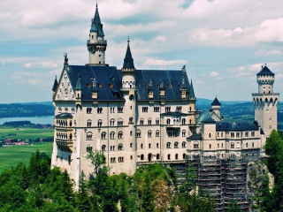 Das Schloss Neuschwanstein Wallpaper 320x240