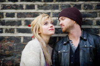 A Long Way Down with Aaron Paul and Imogen Poots - Obrázkek zdarma pro Android 800x1280