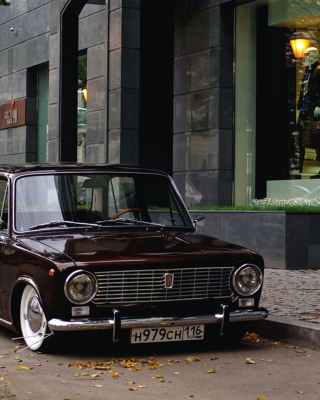 Retro Russian Car - Obrázkek zdarma pro 176x220