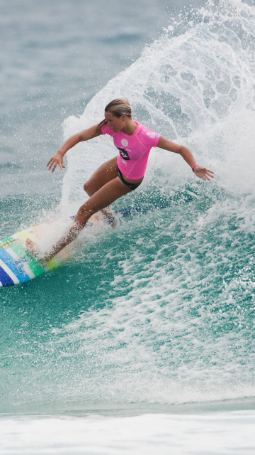 Sfondi Girl In Pink T-Shirt Surfing 360x640