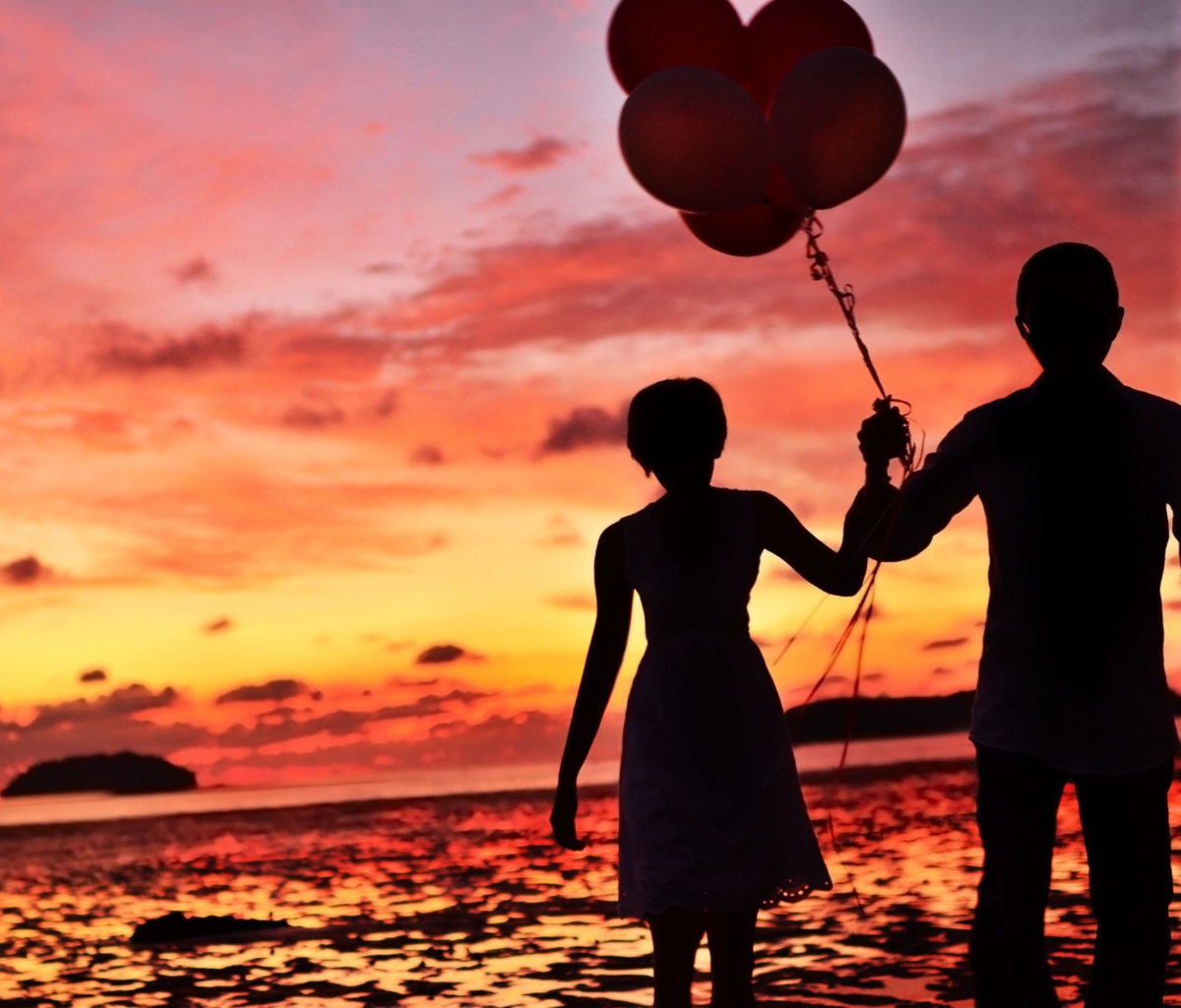 Fondo de pantalla Couple With Balloons Silhouette At Sunset 1200x1024