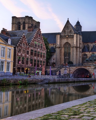 Brussels River Zenne sfondi gratuiti per Nokia Lumia 800