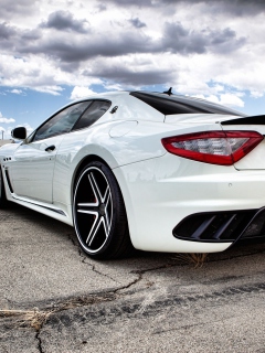 Fondo de pantalla Maserati GranTurismo 240x320