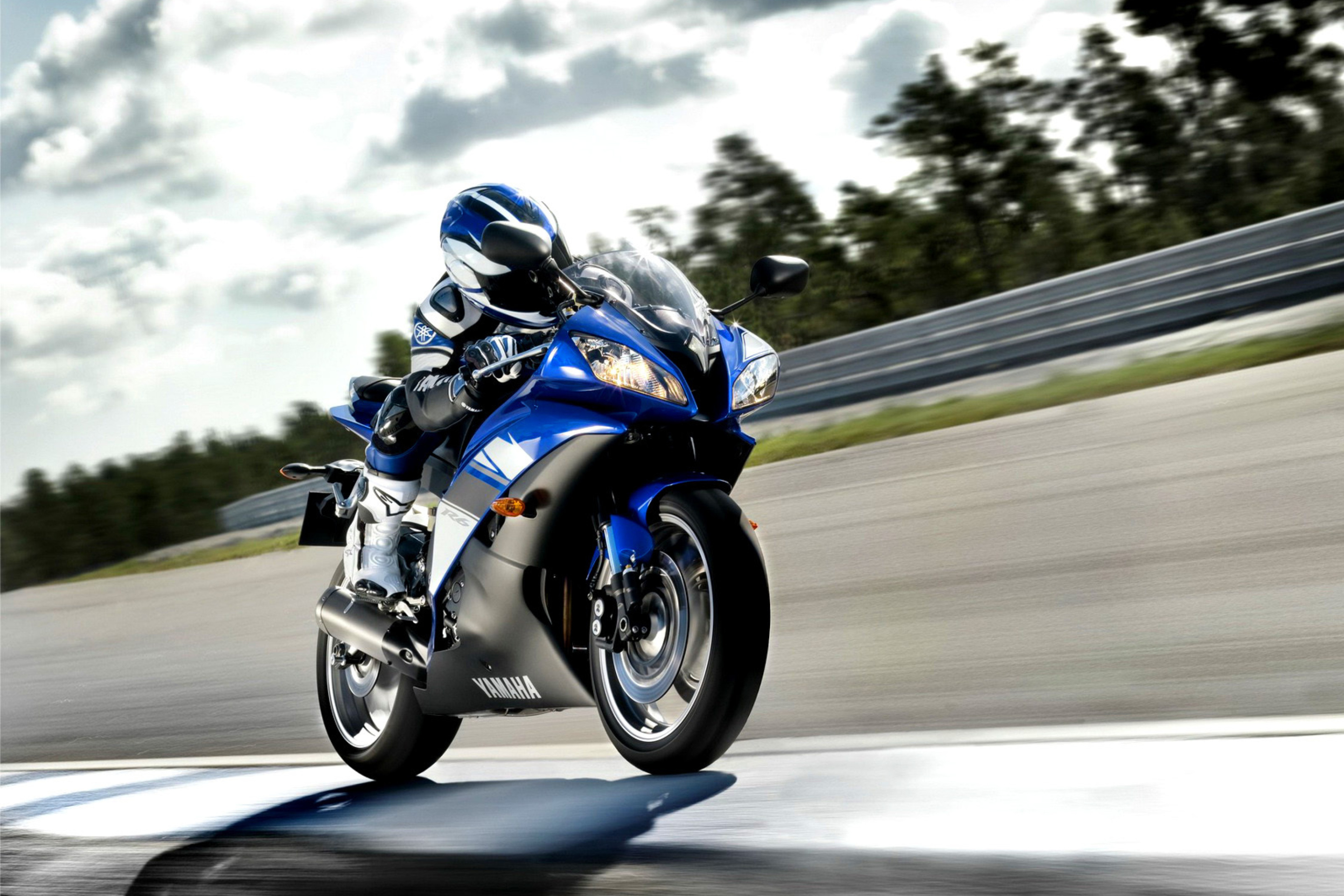 Screenshot №1 pro téma Yamaha R6 Superbike 2880x1920