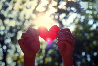 Heart Of Love In Shining Light - Obrázkek zdarma pro HTC Desire 310