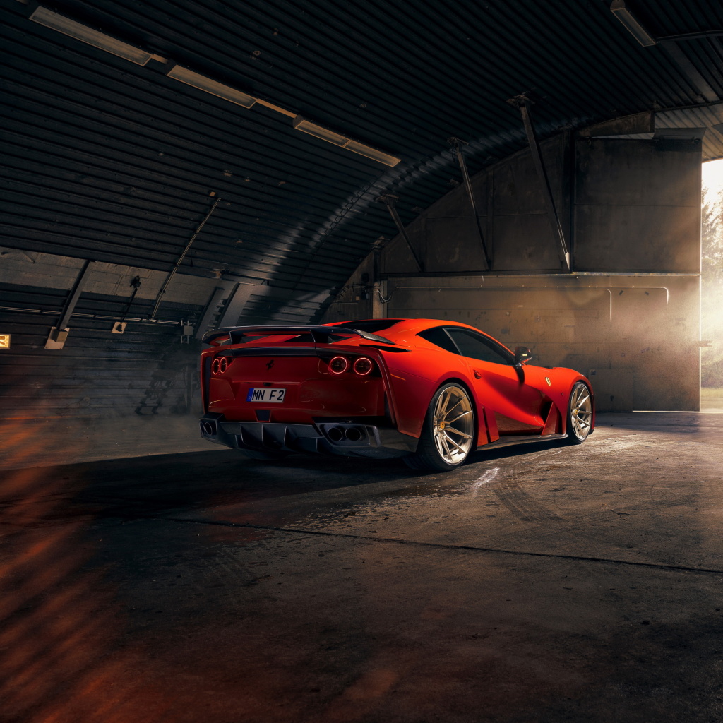 Fondo de pantalla Ferrari 812 Superfast 1024x1024