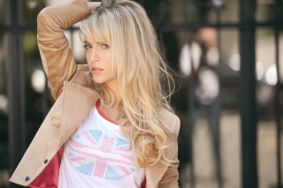 Beautiful Blonde In British T-Shirt - Obrázkek zdarma 