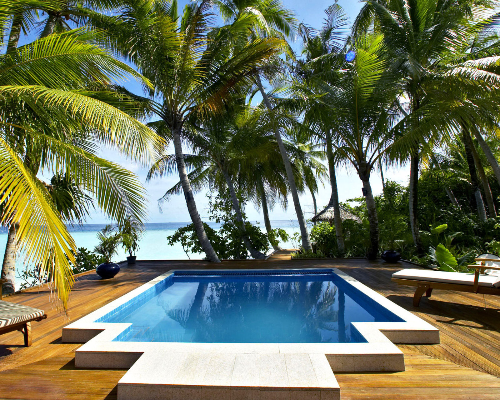 Обои Swimming Pool on Tahiti 1600x1280
