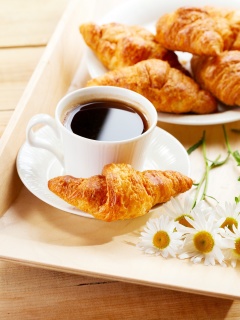 Fondo de pantalla Breakfast with Croissants 240x320