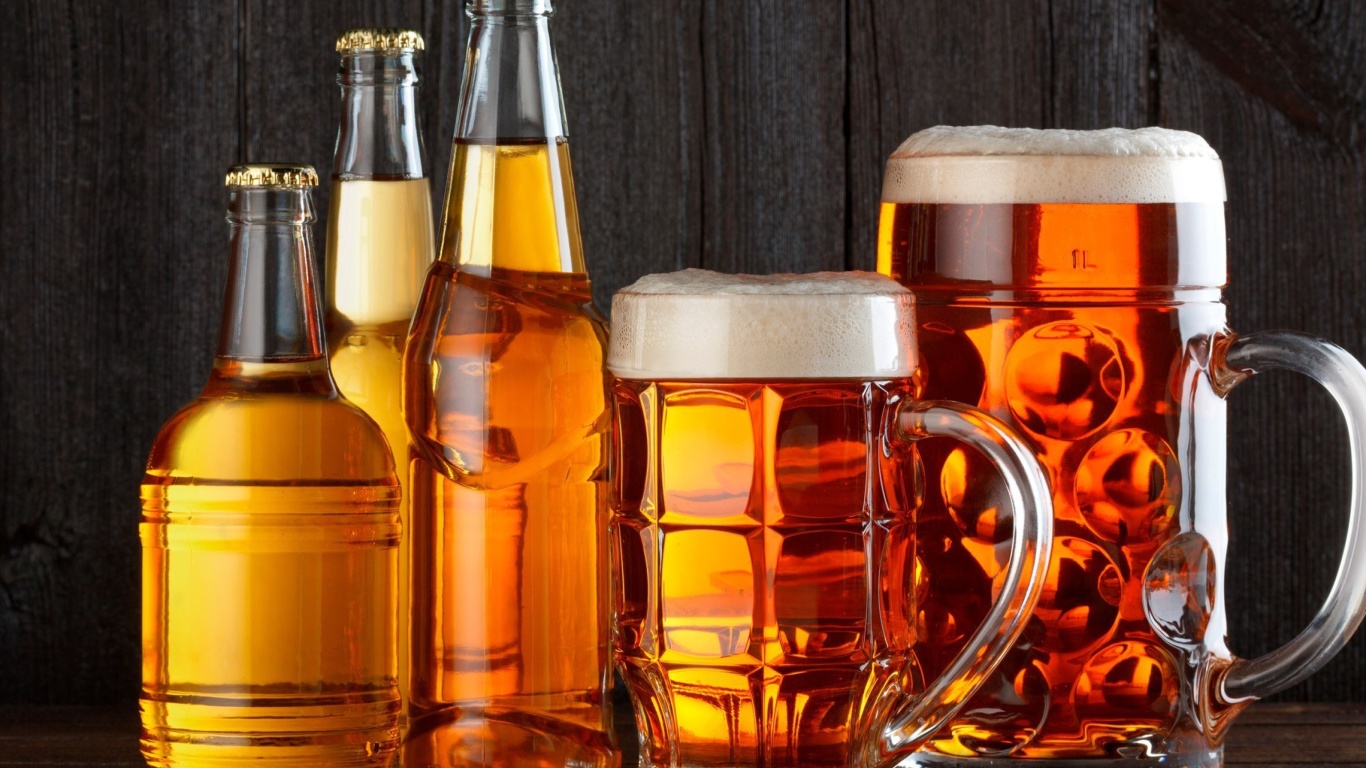 Das Best Beer in Glasses Wallpaper 1366x768