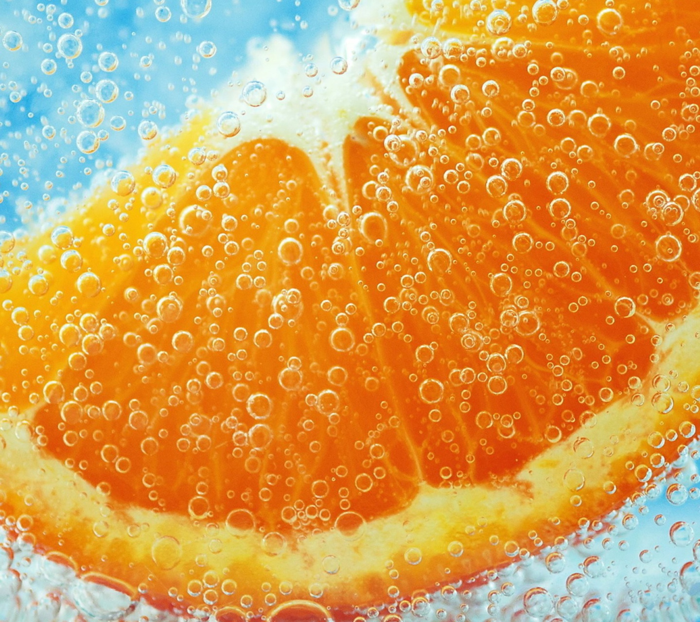 Обои Orange In Water 1440x1280