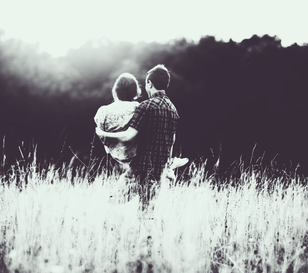 Couple In Love Monochrome wallpaper 1080x960