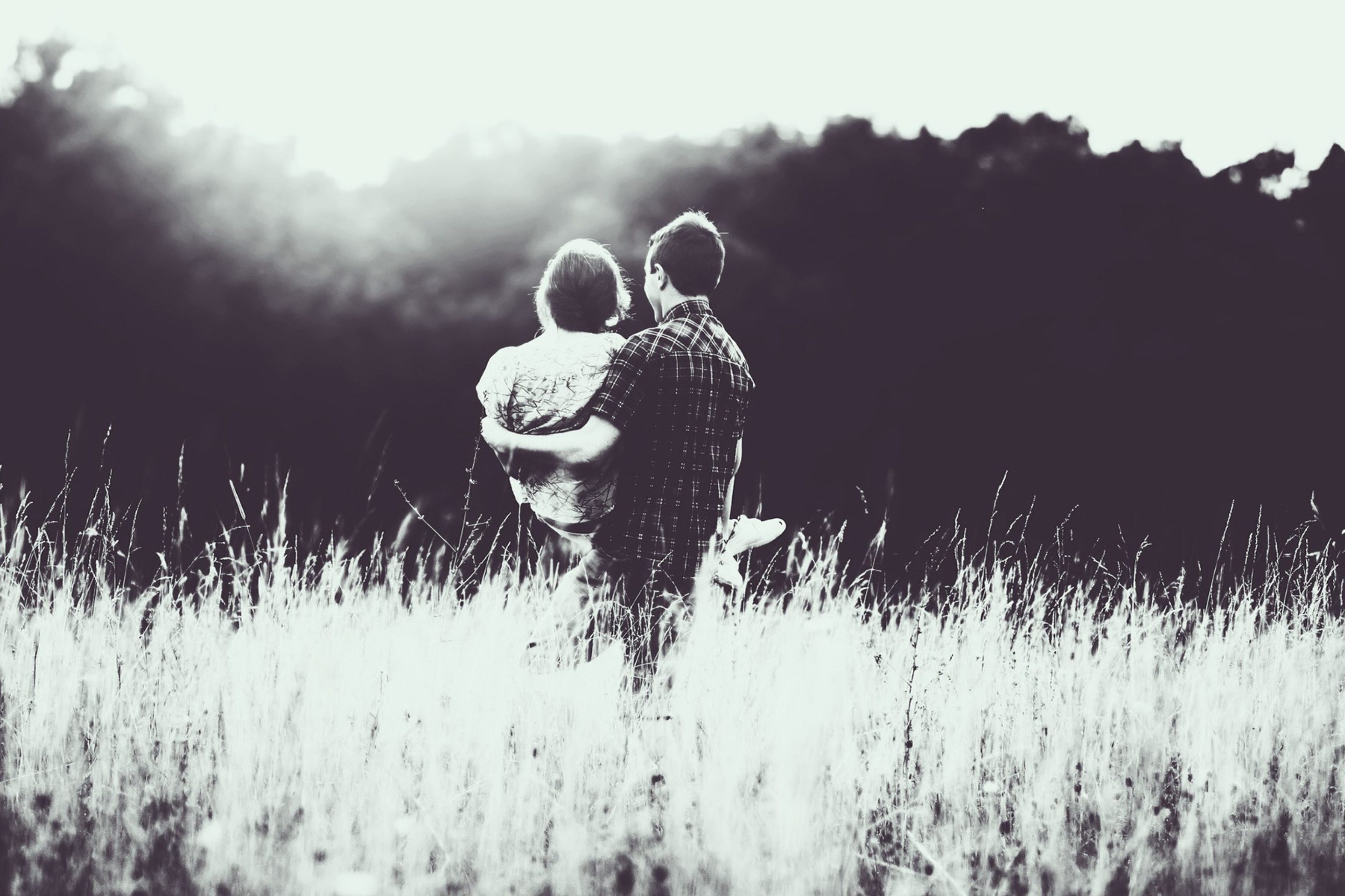 Screenshot №1 pro téma Couple In Love Monochrome 2880x1920