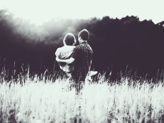 Fondo de pantalla Couple In Love Monochrome 320x240