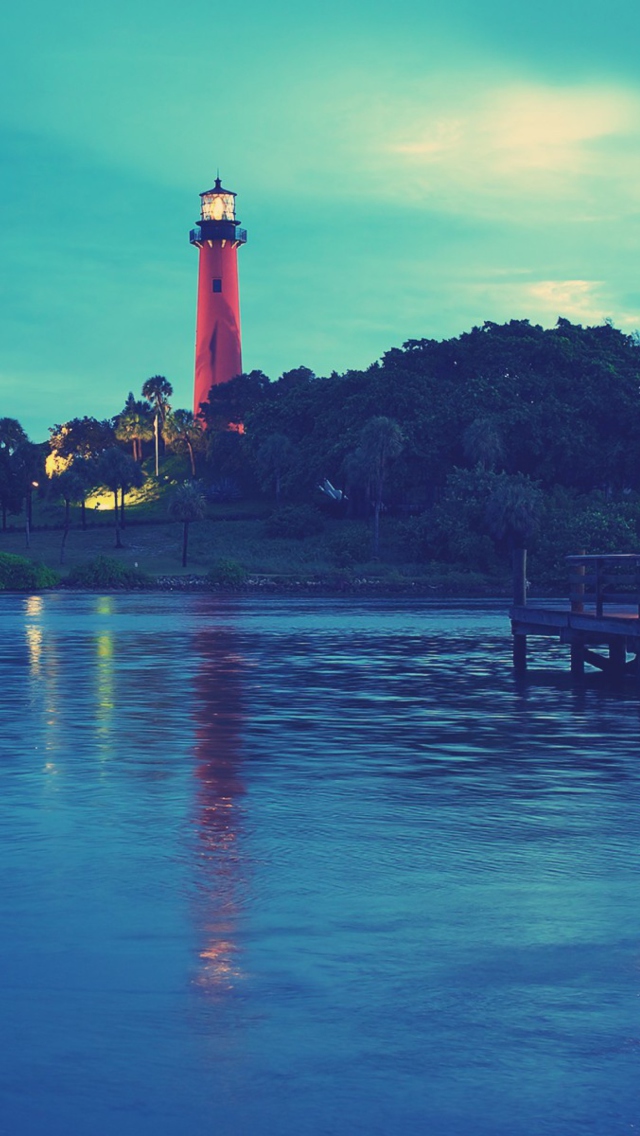 Sfondi Lighthouse At Twilight 640x1136