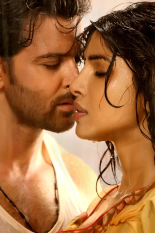 Fondo de pantalla Hrithik Priyanka Chopra In Agneepath 320x480