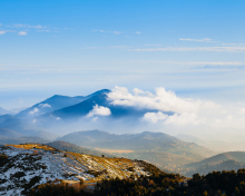 Screenshot №1 pro téma Clouds Over Blue Mountains 220x176