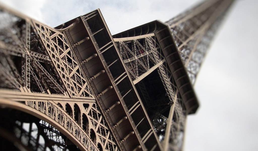Fondo de pantalla Eiffel Tower Paris 1024x600