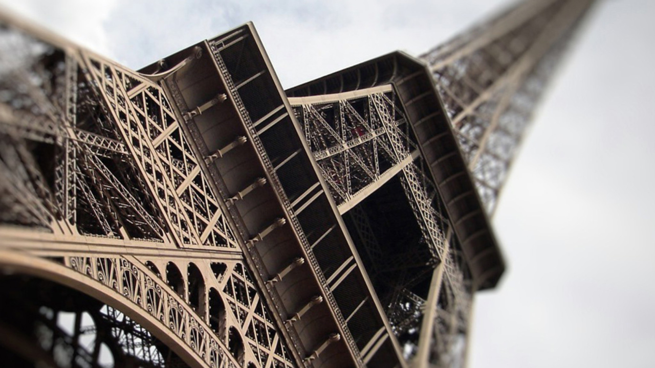 Screenshot №1 pro téma Eiffel Tower Paris 1280x720