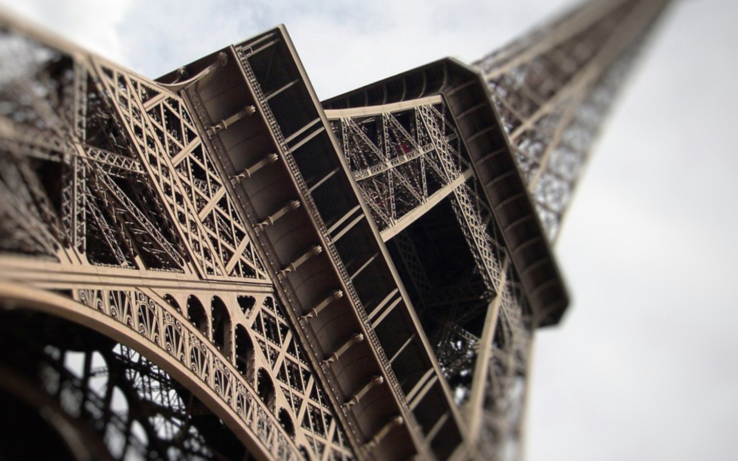 Screenshot №1 pro téma Eiffel Tower Paris 1440x900