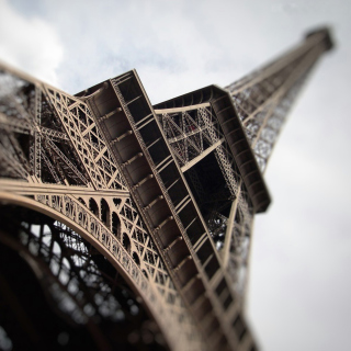Kostenloses Eiffel Tower Paris Wallpaper für iPad 2