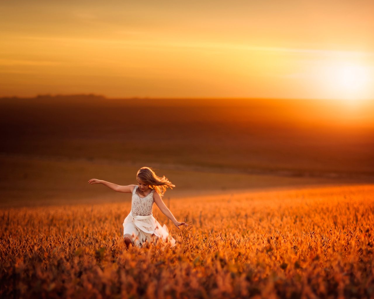 Screenshot №1 pro téma Little Girl In Fields Of Gold 1280x1024