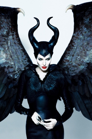 Обои Angelina Jolie Maleficent 320x480