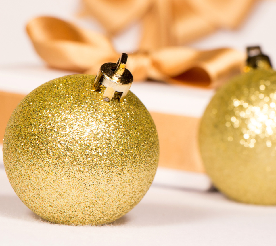 Обои Gold Christmas Balls 960x854