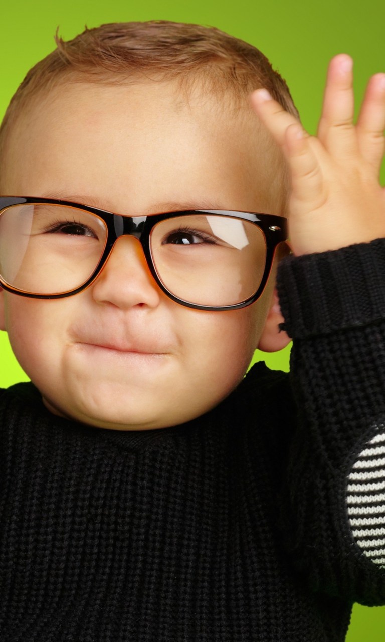 Screenshot №1 pro téma Happy Baby Boy In Fashion Glasses 768x1280